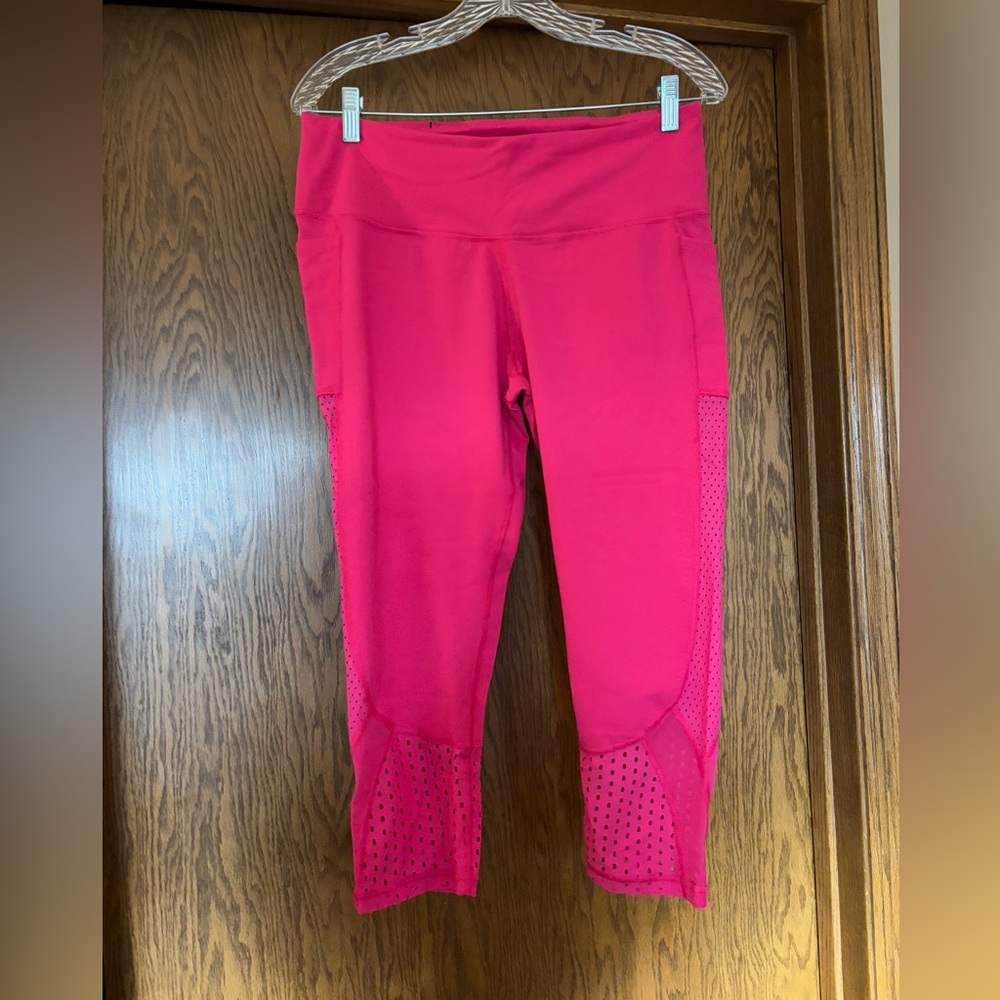 VS Sport cropped athleisure leggings